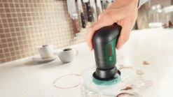 Bosch Brosse De Nettoyage Sans Fil Universalbrush + Acc + Usb -Magasin De Fournitures De Jardin 646daf1aa78372.18455732